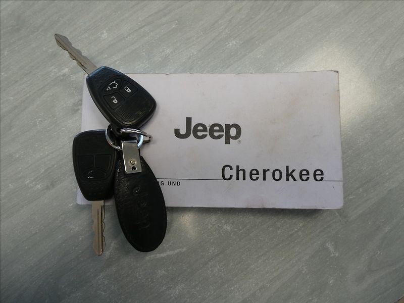 Jeep Cherokee 3,7 L 151kW 4x4, automat - fotka 32 z 37