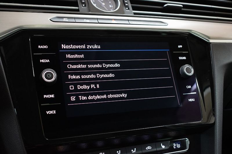 Volkswagen Passat 2.0 TDI 110*DSG*KAMERY360*ACC* - fotka 32 z 43