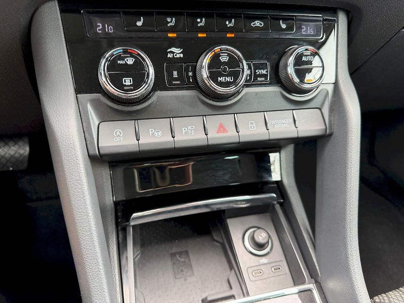 Škoda Karoq (2023) 1,5TSI 110kW DSG Style Plus - fotka 27 z 35