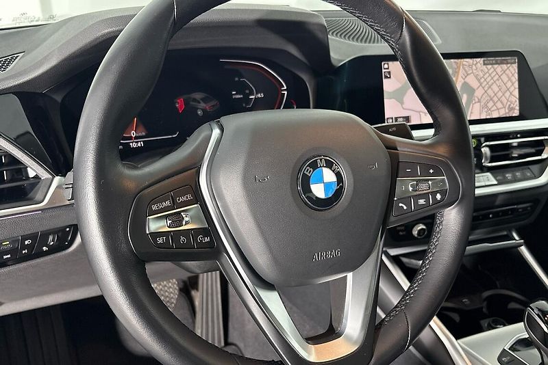 BMW Řada 3 320d xDrive - fotka 20 z 23