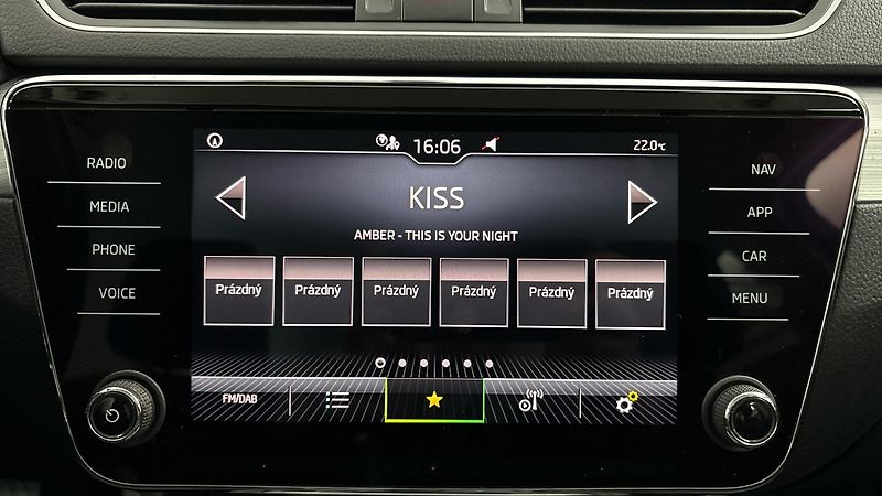 Škoda Superb 2.0 TDI Ambition Combi - fotka 11 z 24