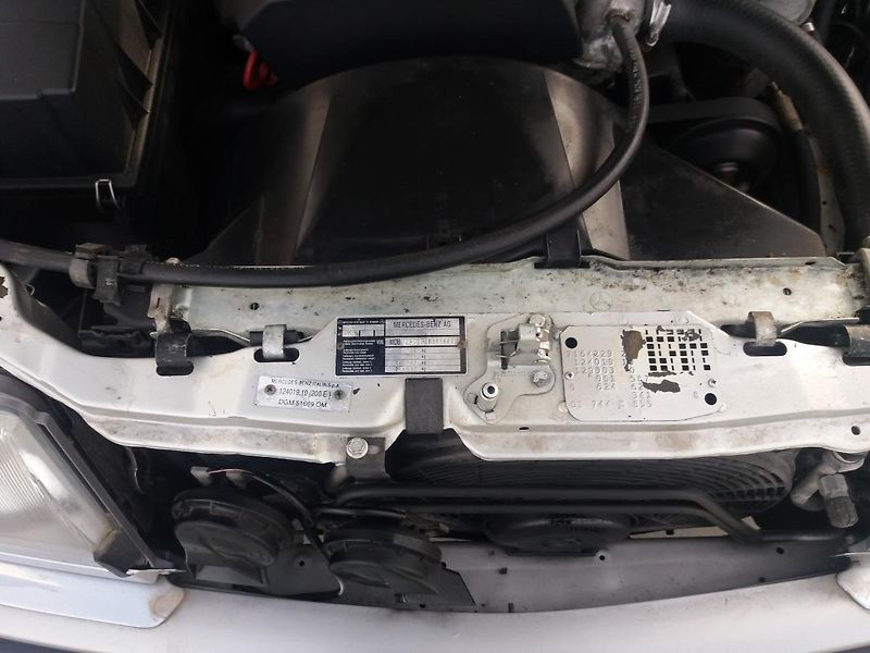 Mercedes-Benz 124 2.0i,100kW,KLIMA,ABS - fotka 21 z 21