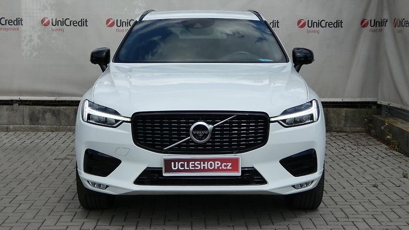 Volvo XC60 B4 AWD R Design - fotka 2 z 24