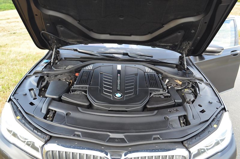 BMW Řada 7 (2017) 760Li ,6.6 /448kW,xDrive,V12 - fotka 30 z 31
