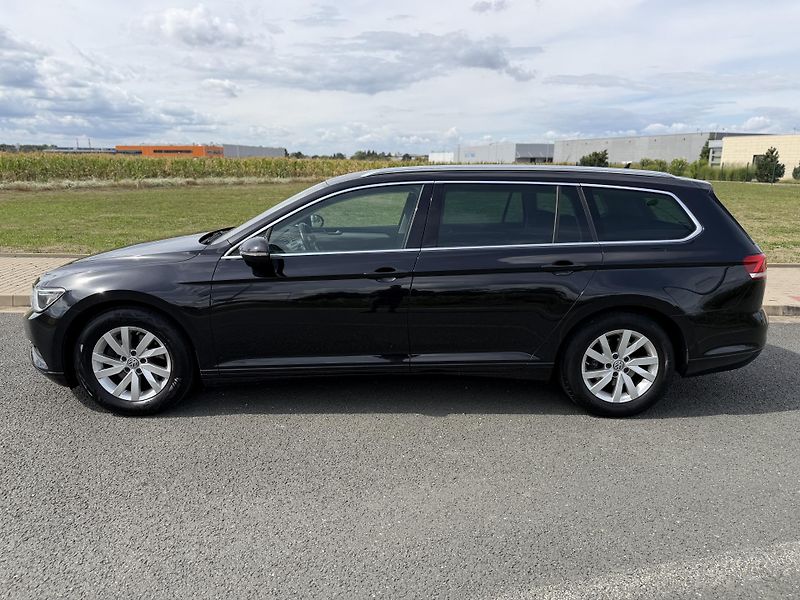 Volkswagen Passat 2.0 TDI MASÁŽ NAVIGACE 2X KOLA - fotka 2 z 40