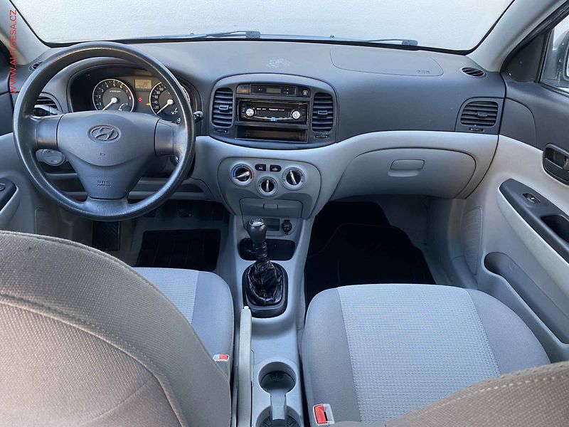 Hyundai Accent (2008) 1.4i, ČR, AC - fotka 8 z 15