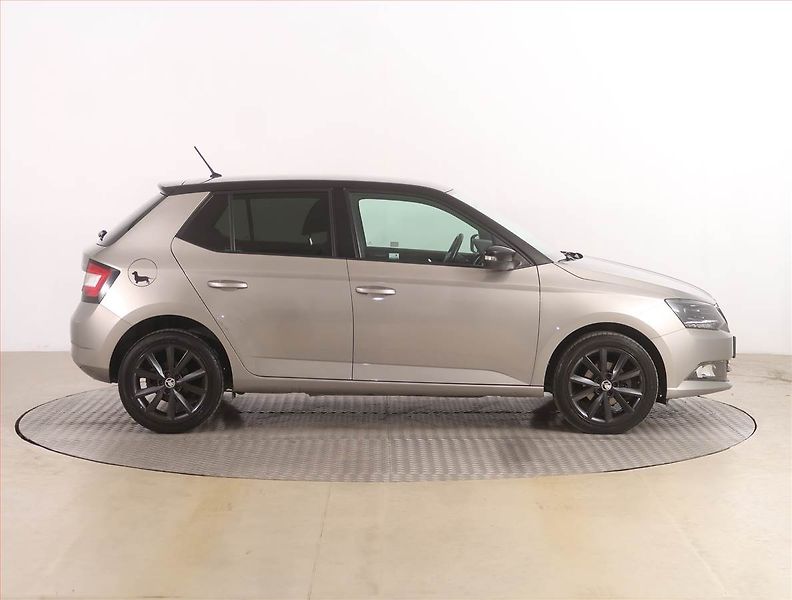 Škoda Fabia (2016) Ambition 1.2 TSI, Serv.kniha - fotka 6 z 16
