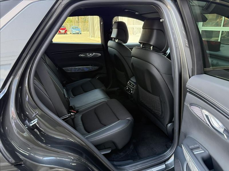 Genesis GV70 2,5 T AWD AT  Sport - fotka 14 z 22