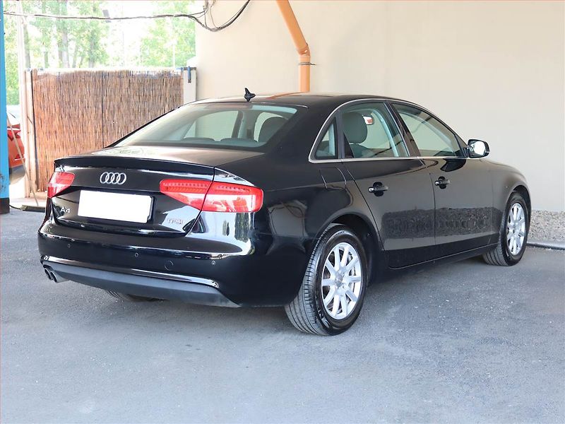 Audi A4 (2013) 1.8 TFSI, ČR,1.maj, Bi-Xenony - fotka 5 z 19