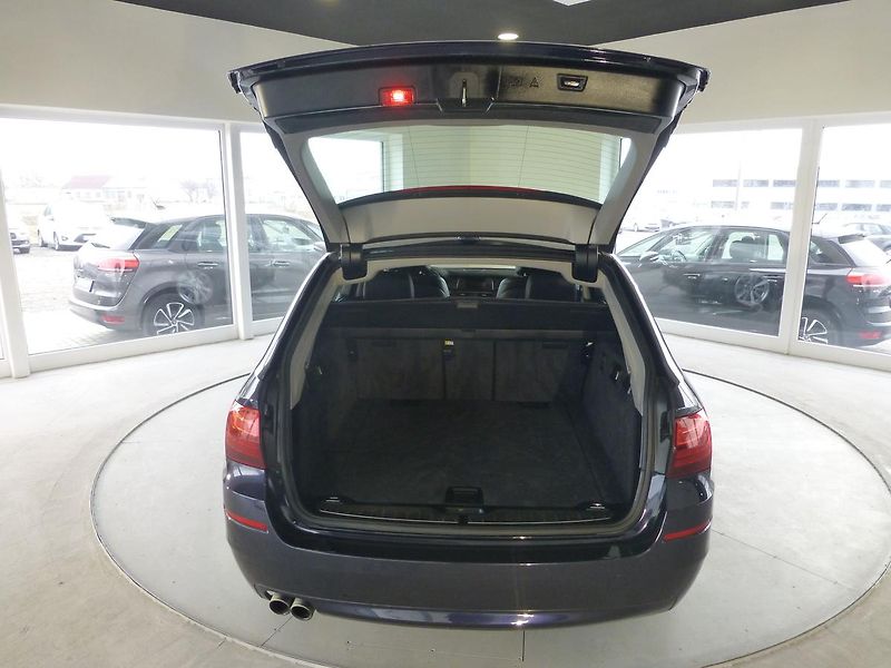 BMW Řada 5 (2016) 520D-KAMERA*ALU**XENONY - fotka 27 z 29