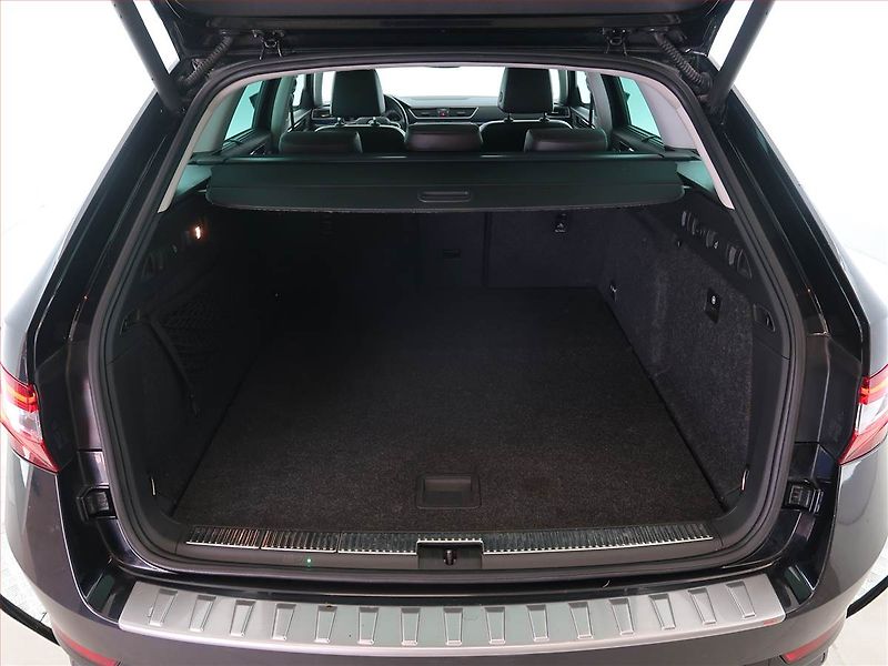 Škoda Superb (2017) Laurin&Klement 2.0 TDI 4x4 - fotka 14 z 24