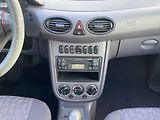Mercedes-Benz Třídy A (2003) 1.4i 140, Classic, AC - náhled 12