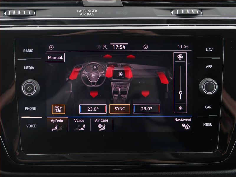 Volkswagen Touran (2023) 1.5 TSI - fotka 23 z 30