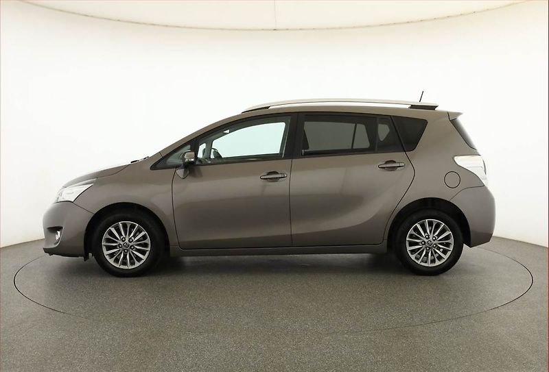 Toyota Verso (2017) 1.8 Valvematic, Automat - fotka 3 z 16