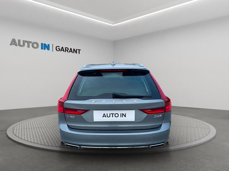 Volvo V90 (2018) D4, 140kW, Momentum - fotka 5 z 28