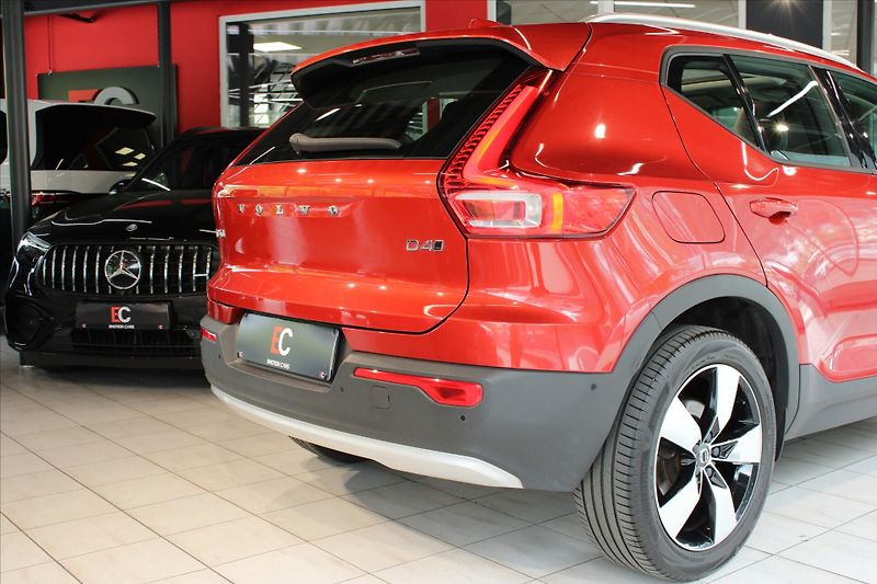 Volvo XC40 D4 AWD Momentum PilotAs/360°/P - fotka 9 z 32