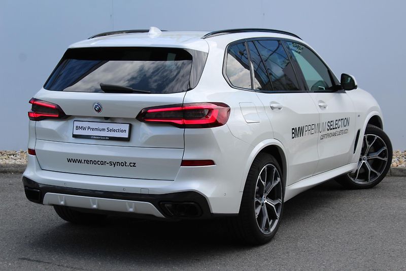 BMW X5 M50i - fotka 2 z 24