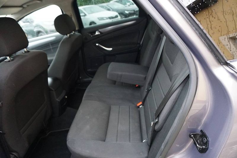 Ford Mondeo (2009) 2,0 176 KW - fotka 8 z 37