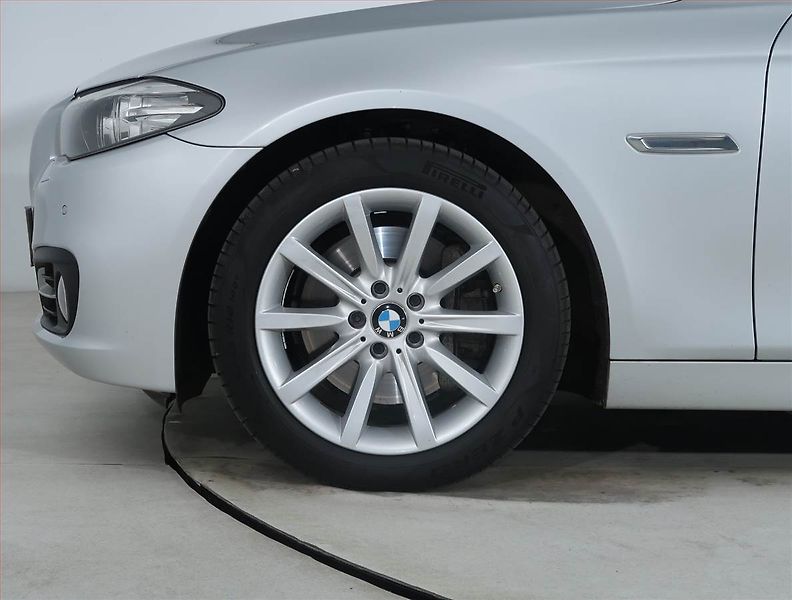 BMW Řada 5 (2014) 528i, Automat, Serv.kniha - fotka 15 z 22