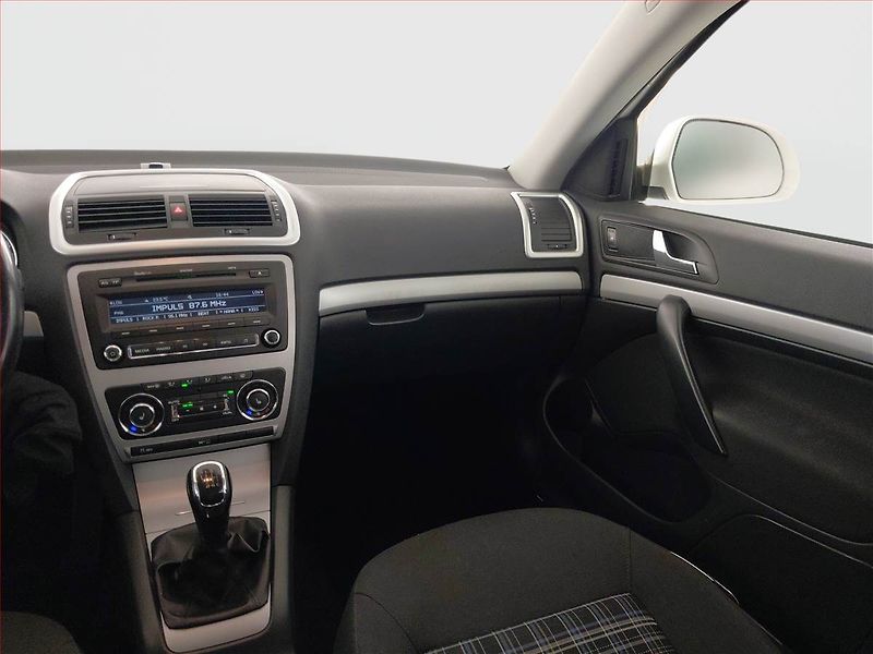 Škoda Octavia (2013) Style 1.4 TSI, Serv.kniha - fotka 7 z 19