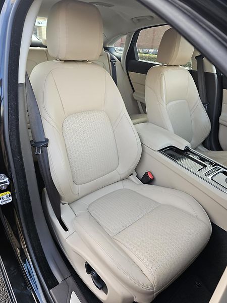 Jaguar XF (2019) 2.0 25D 177kW 2019,VÝHŘEV,KŮŽE - fotka 40 z 50