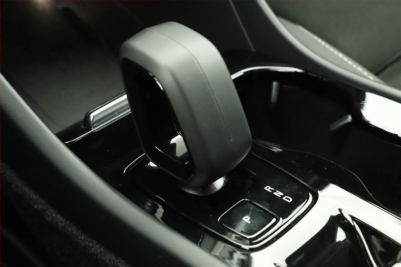 Volvo XC40 (2023) B3 - fotka 12 z 18