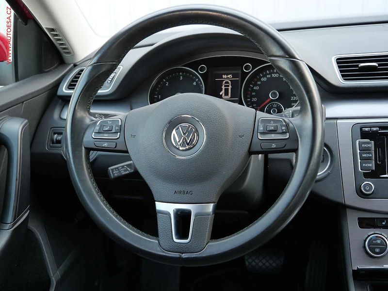 Volkswagen Passat (2013) 2.0 TDi, 1.maj,ČR, DSG - fotka 14 z 20