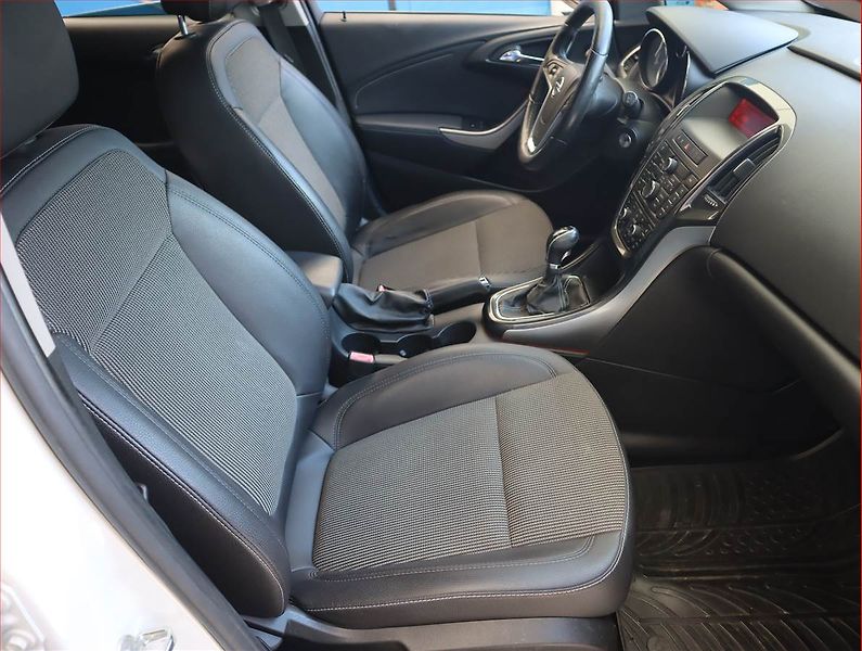 Opel Astra (2013) 1.7 CDTI, Serv.kniha, Tempomat - fotka 9 z 16