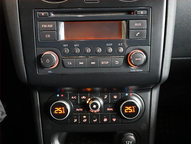 Nissan Qashqai (2011) 1.5 dCi, Tempomat - fotka 12 z 17