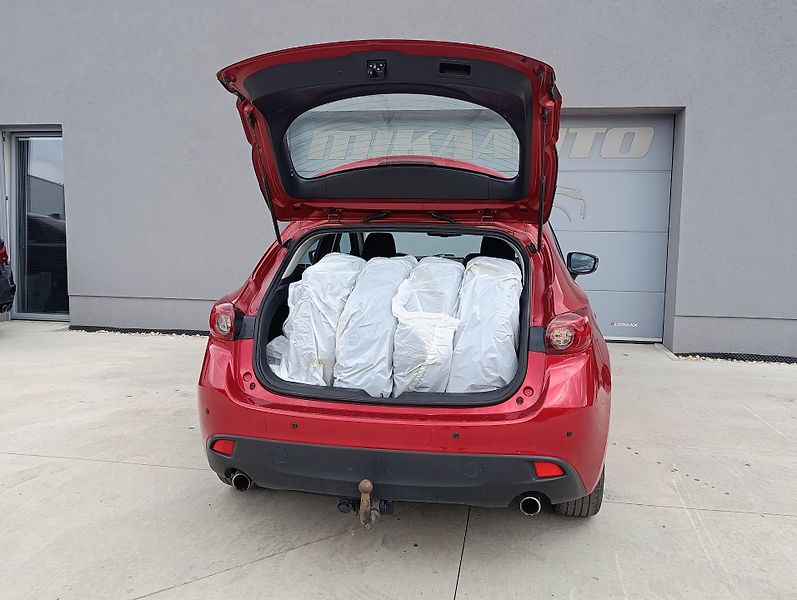 Mazda 3 2.2D 110kW SKYACTIV - fotka 9 z 29