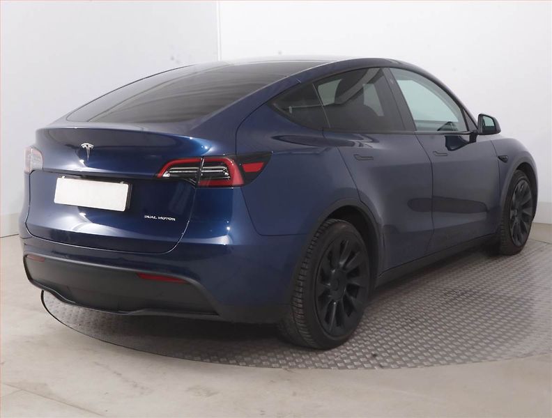 Tesla Model Y (2021) Long Range AWD 75kWh, SoH 93% - fotka 5 z 22