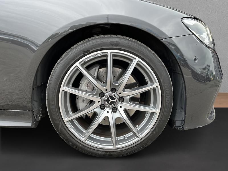 Mercedes-Benz Třídy E E-Třída 220 d 4MATIC kupé AMG - fotka 9 z 19