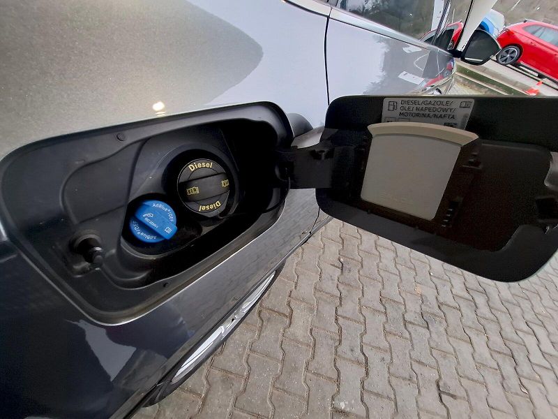 Škoda Karoq (2024) SELECTION TD 85/2.0 M6F - fotka 26 z 47