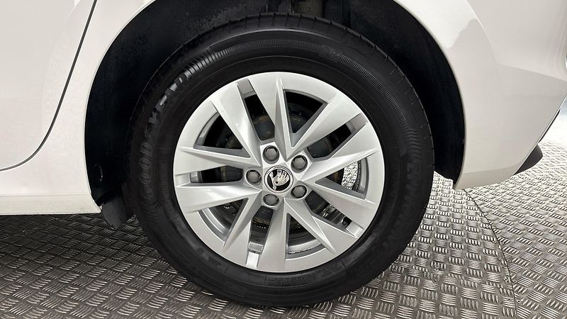 Škoda Fabia 1.0 TSI Style - fotka 19 z 23