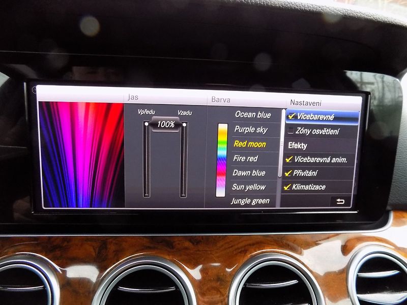 Mercedes-Benz Třídy E (2018) 400d/4-Matic/Full-LED/Webasto/ - fotka 37 z 39