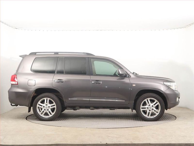 Toyota Land Cruiser (2009) 4.5 D-4D - fotka 6 z 14