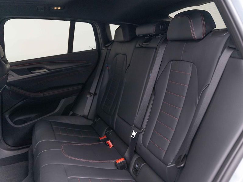 BMW X4 M40d - fotka 22 z 22