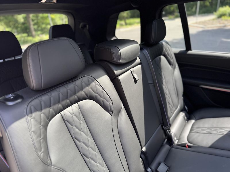 BMW X7 40d xDrive Msport PRO | max  - fotka 29 z 38