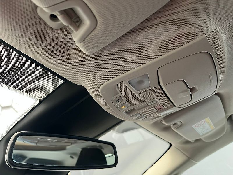 Ford S-MAX 2.0 EB Titanium LED manuál - fotka 20 z 65
