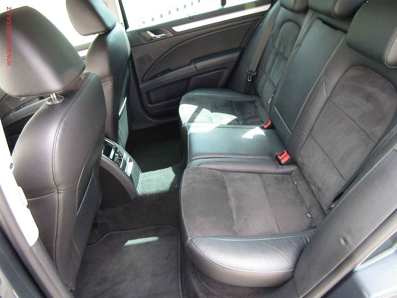 Škoda Superb (2014) 2.0 TDi, ČR, Elegance, DSG - fotka 10 z 21