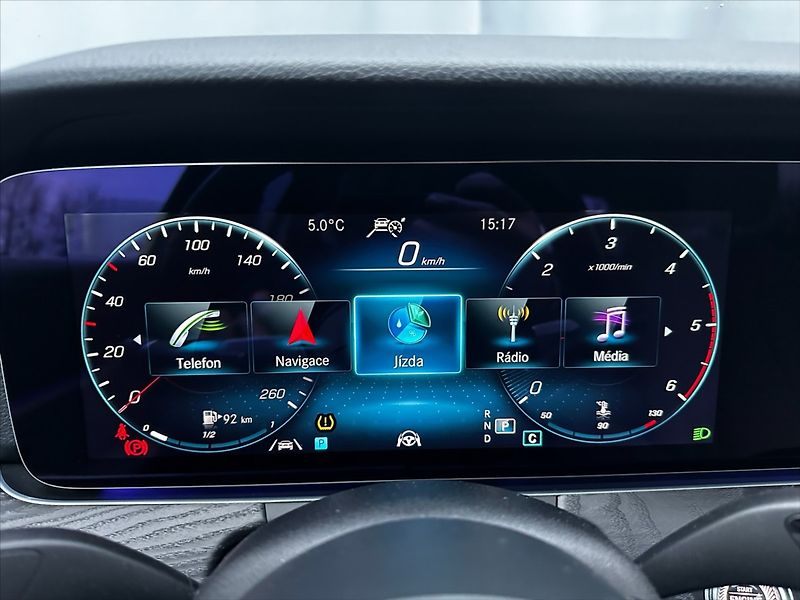 Mercedes-Benz Třídy E 2,0 220D 143kW - fotka 24 z 44
