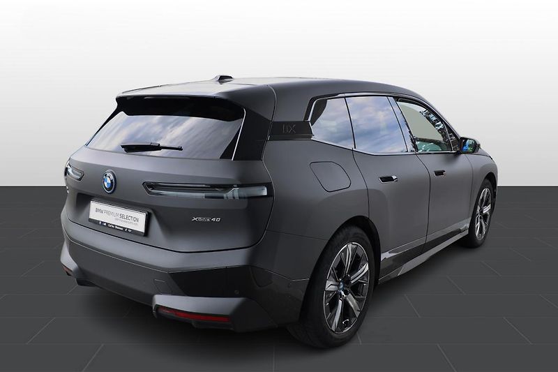 BMW iX xDrive40 - fotka 5 z 17