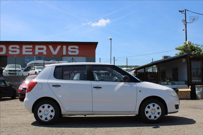Škoda Fabia 1,2 i  STK 5/2028, ČR - fotka 4 z 19