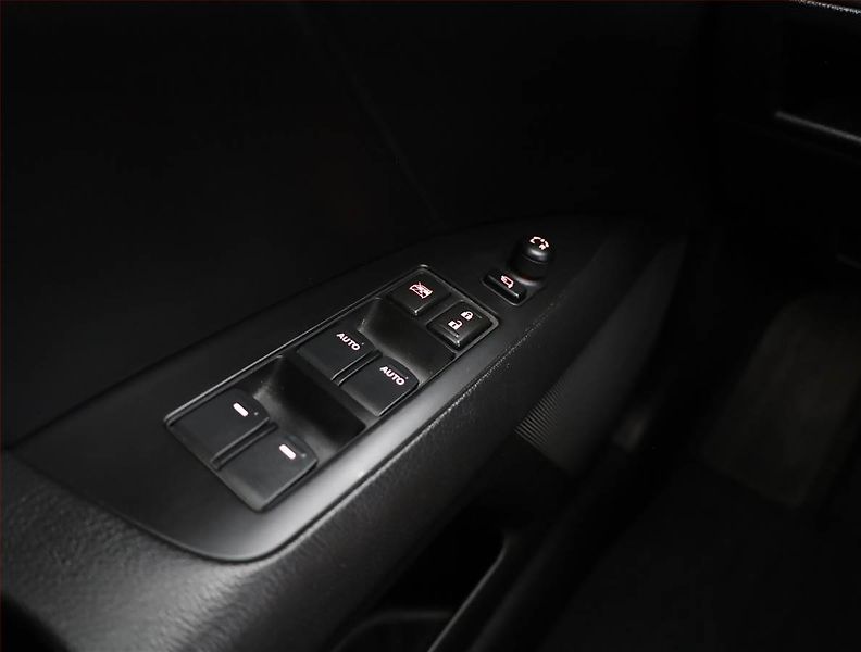 Suzuki Kizashi (2012) 2.4 VVT, 4X4, Automat - fotka 12 z 15