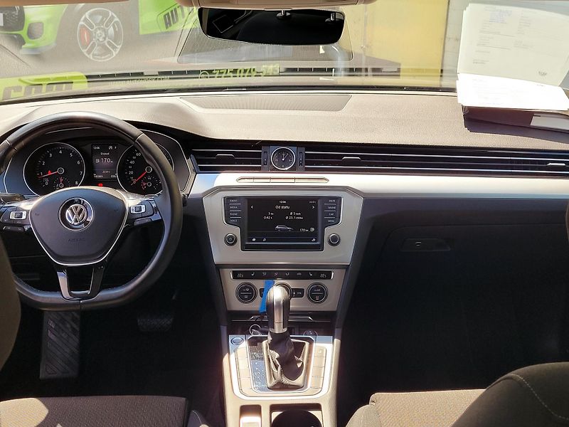 Volkswagen Passat 1,4TSi DSG SERV.KN,CEBIA,ACC - fotka 38 z 52