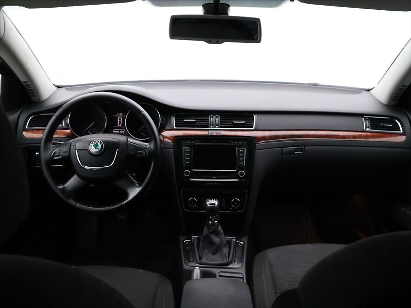 Škoda Superb 2.0 TDI 103kW CZ Xenon Tažné - fotka 19 z 26