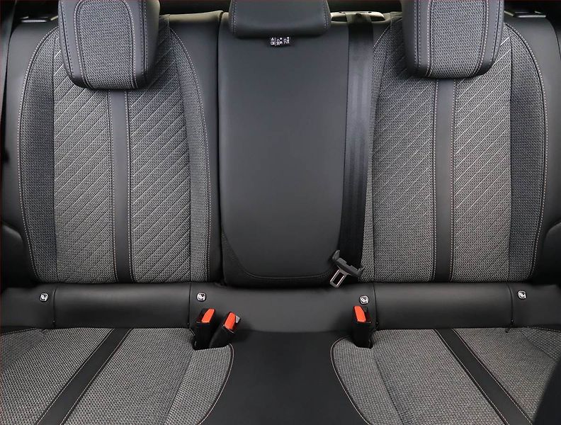 Peugeot 2008 (2025) 1.2 PureTech - fotka 10 z 23
