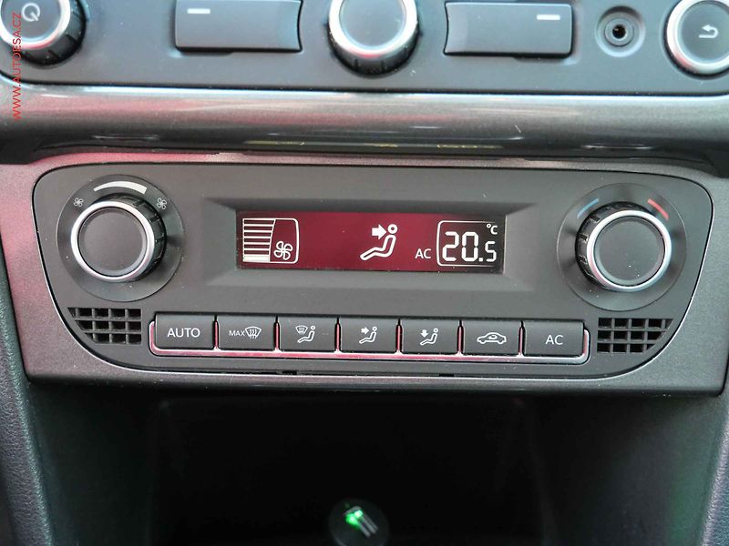 Volkswagen Polo (2012) 1.6 TDi, R-Line - fotka 14 z 21