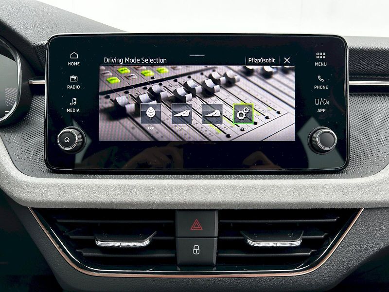 Škoda Kamiq (2024) 1.0 TSI 85kW MP6 Top Selection - fotka 18 z 35