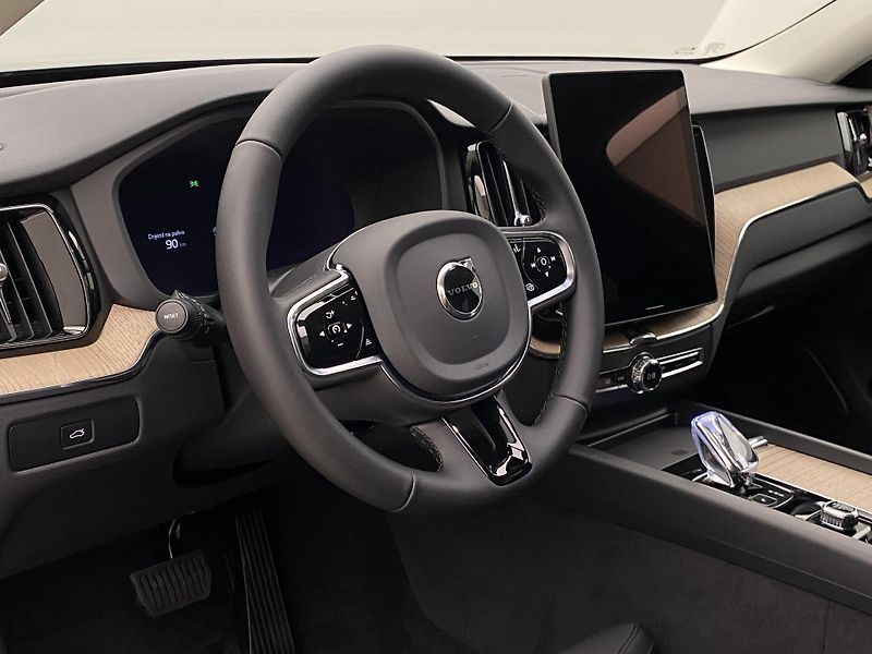 Volvo XC60 (2026) B5 AWD AUT BRIGHT PLUS  - fotka 4 z 66